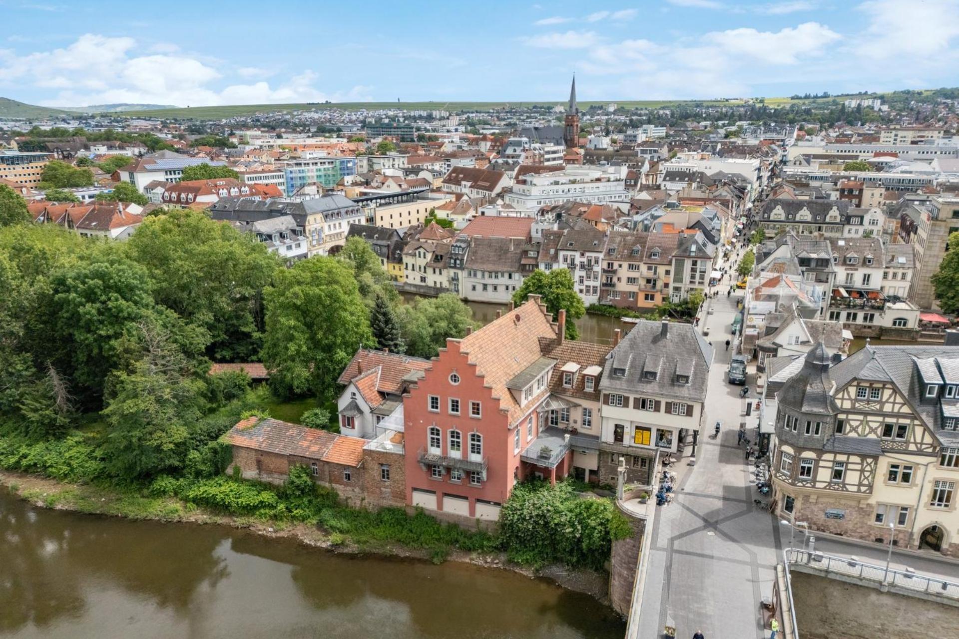 Altstadt Apartment Am Wasser Mit Parkplatz Und Grossem Garten Бад-Кройцнах Экстерьер фото